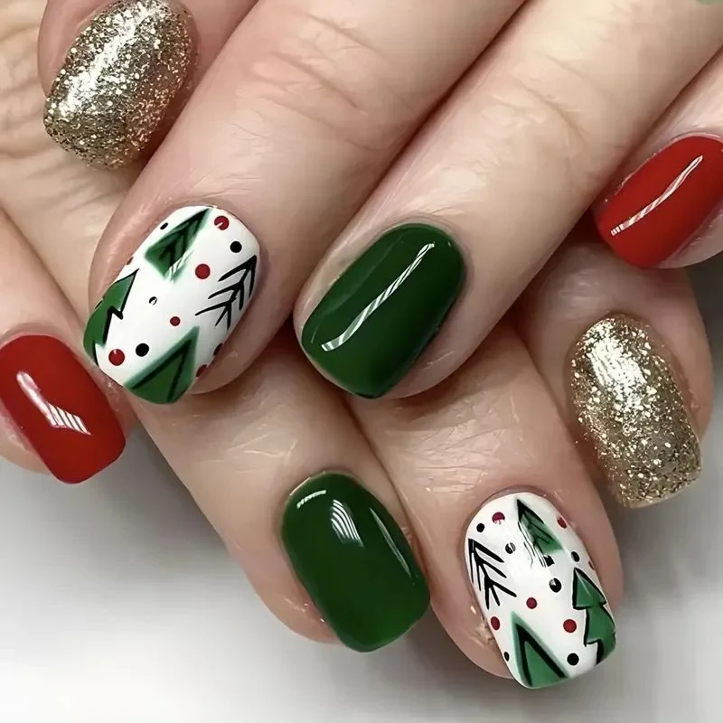 Künstlerische winterliche Nail Art Karnz