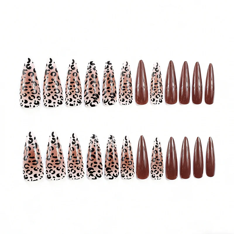 Künstlerische Stiletto-Nagelerweiterungen mit Leopardenmuster Karnz