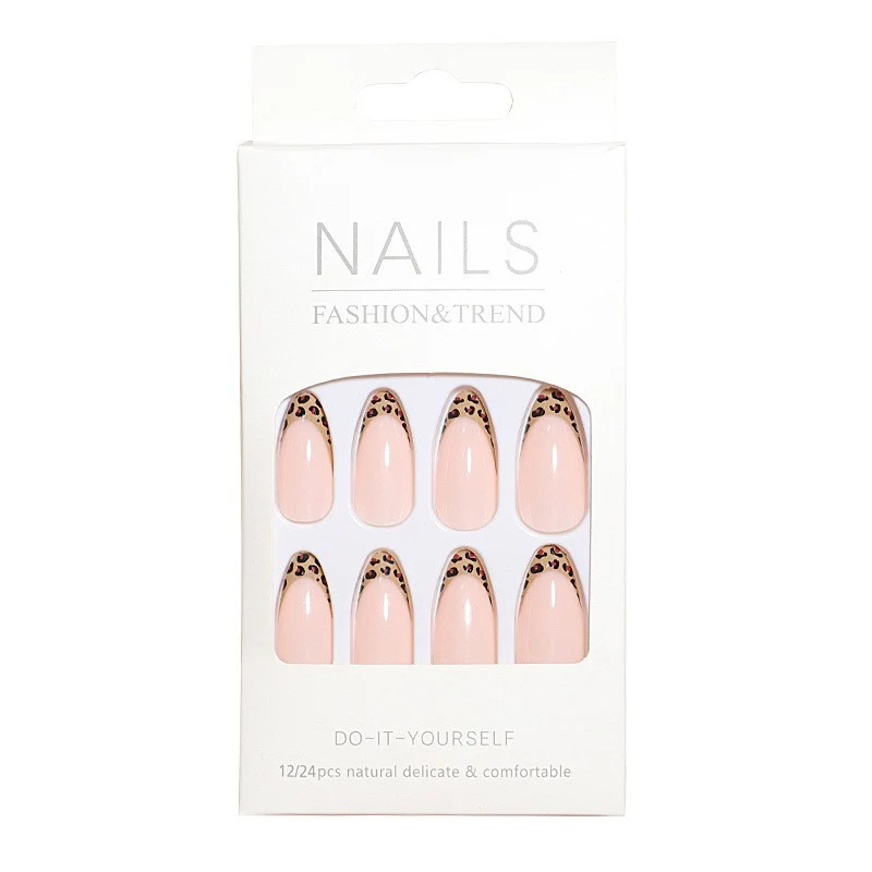 Stylisches Press-On Nail Set Karnz