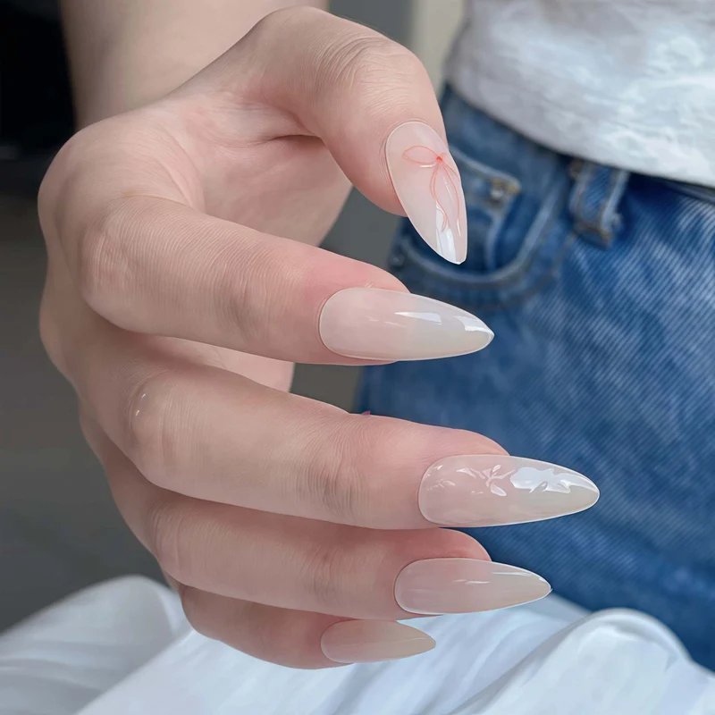 Stylische Acryl-Nagelkunst Karnz