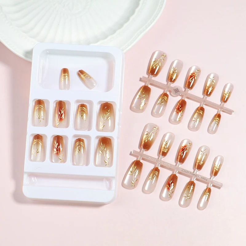 Premium Herz-Beschmückte Press-On Nagelset Karnz