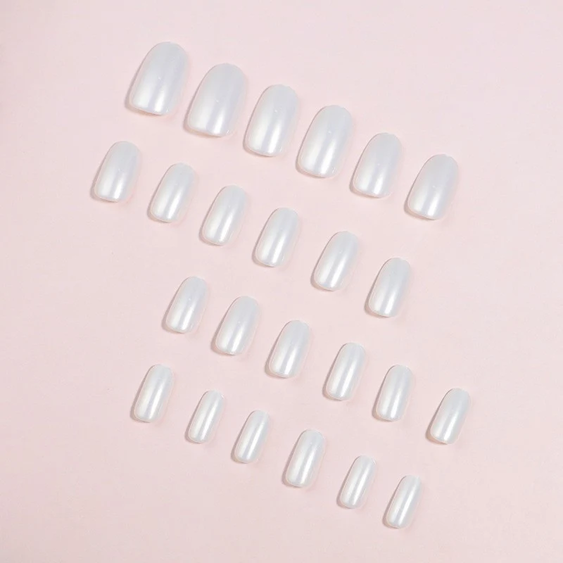 Premium Elegante Glänzende Press-On Nagelkunst Karnz