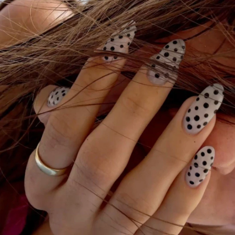 Polka Dot Stiletto Press-On Nägel Karnz