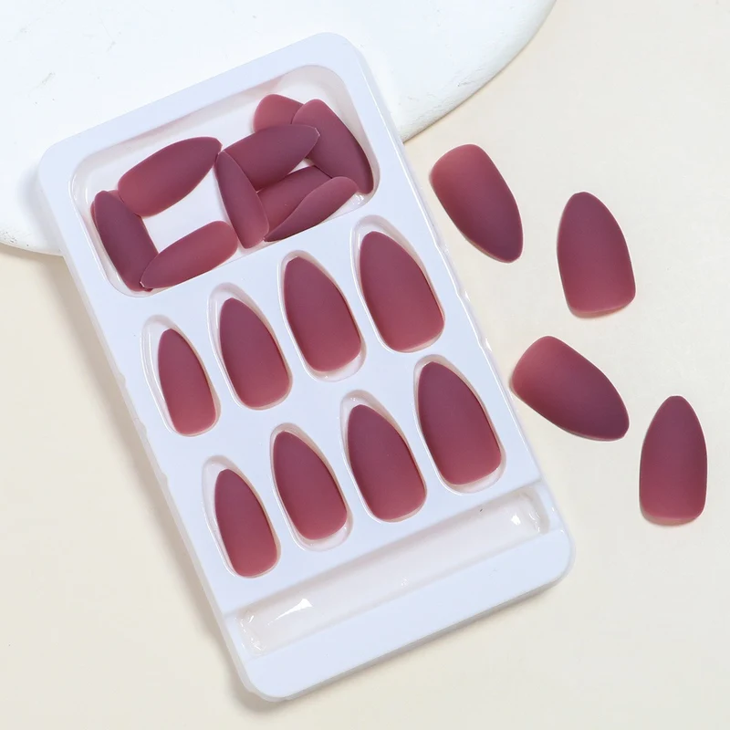 Matte Stiletto Press-On Nägel Karnz