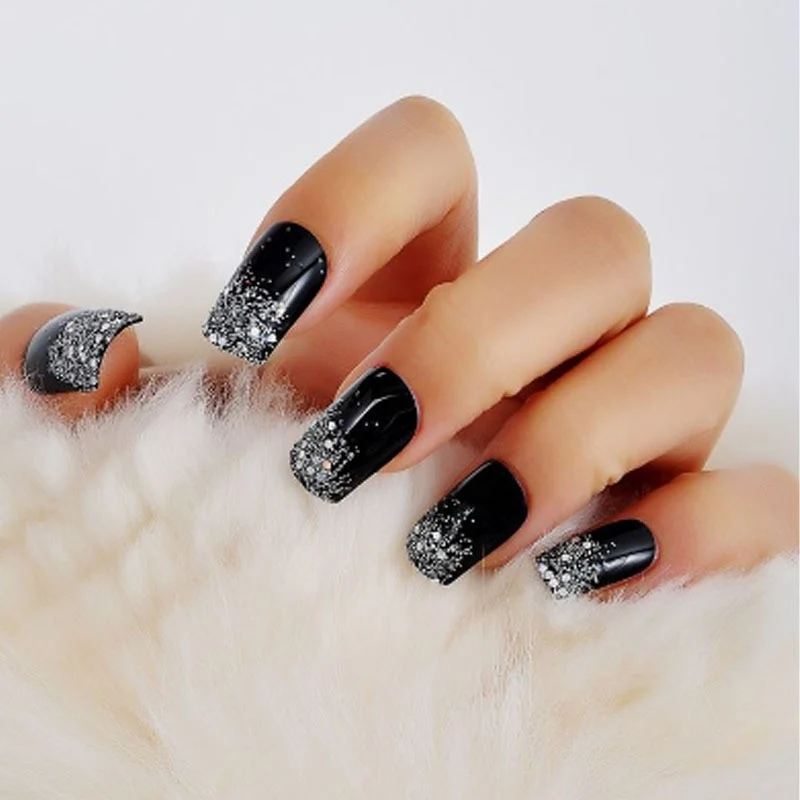 Glitzernde Nagelkunst Karnz