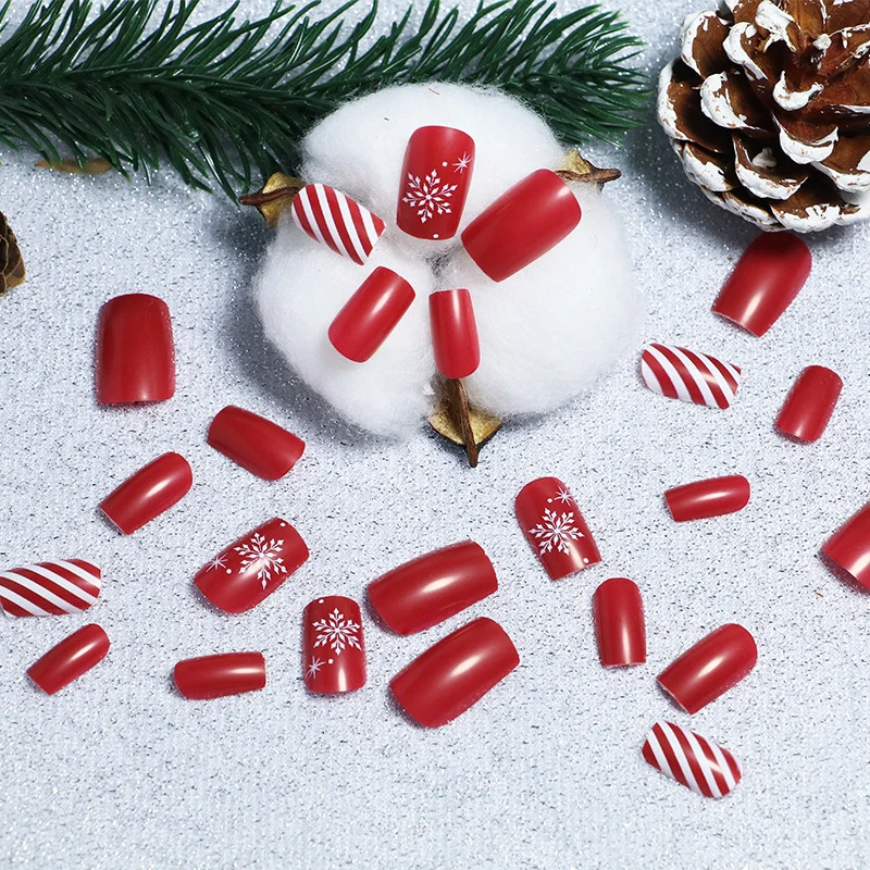 Festives Nageldesign Karnz