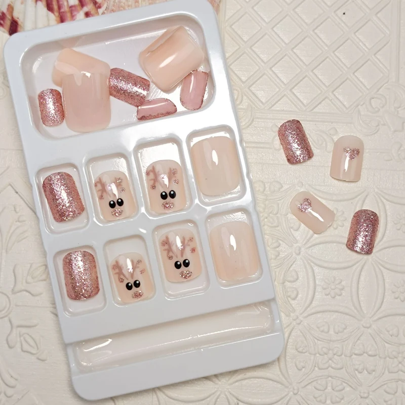 Festliches Glitzerndes Press-On Nagelset Karnz