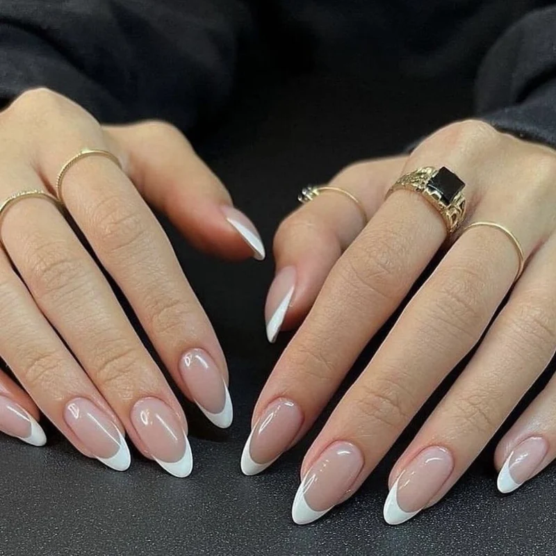 Elegante Stiletto French Tip Press-On Nägel Karnz