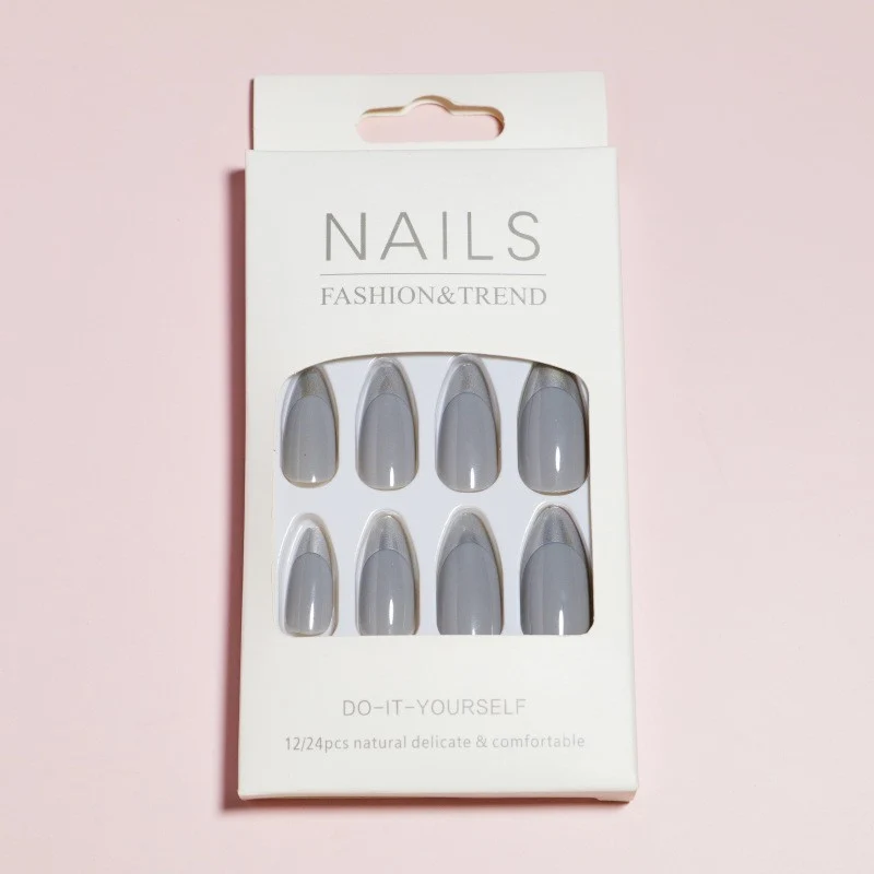 Elegante Stiletto French Tip Press-On Nägel Karnz