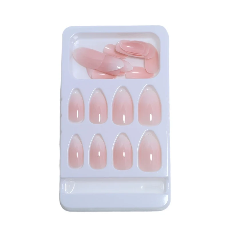 Elegante Glänzende Press-On Nagelspitzen Karnz