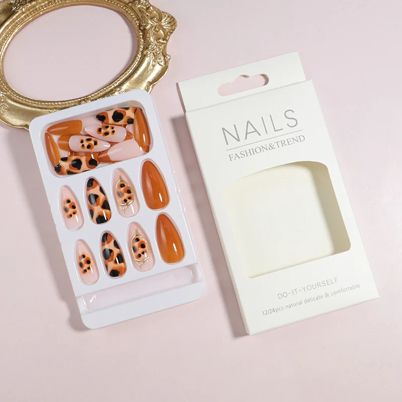 DIY Elegantes Aufklebenägel-Set Karnz