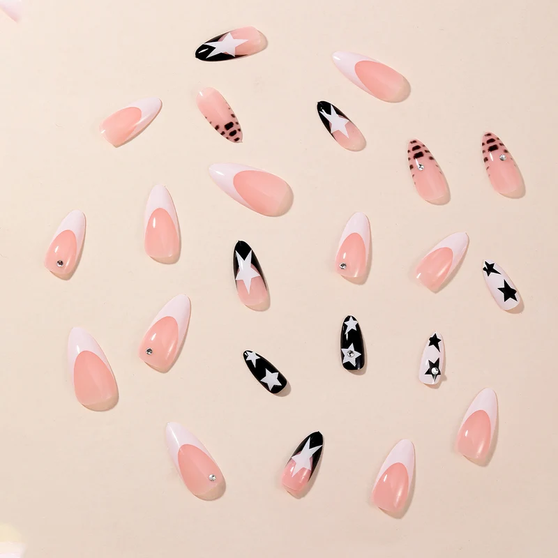 Stern-dekorierte Stiletto-Nagelkunst-Erweiterungen Karnz