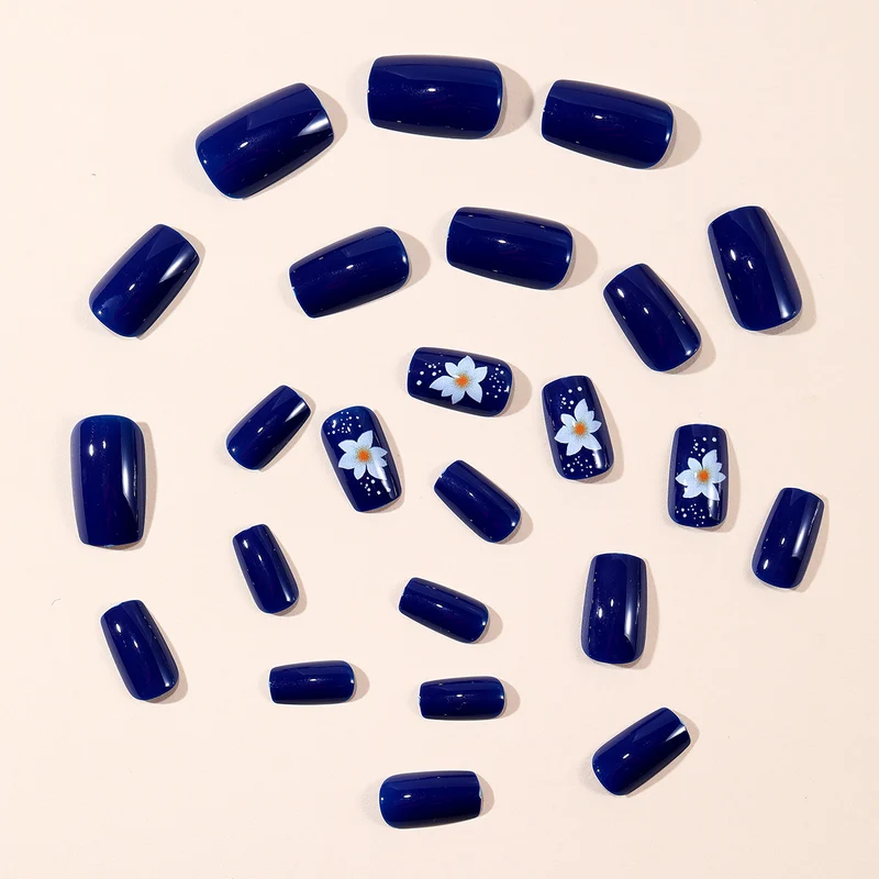 Blumenakzent-Gel-Nagelkunst Karnz
