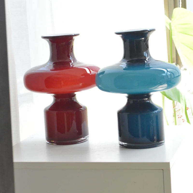Studio-Blown Mushroom-Profil Kunstglas Akzentvase mit gestapeltem Silhouette Karnz