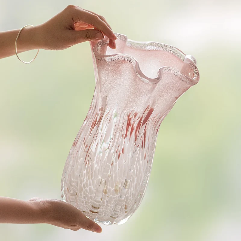 Skulpturale gewellte Kunstglas Dekovase Karnz