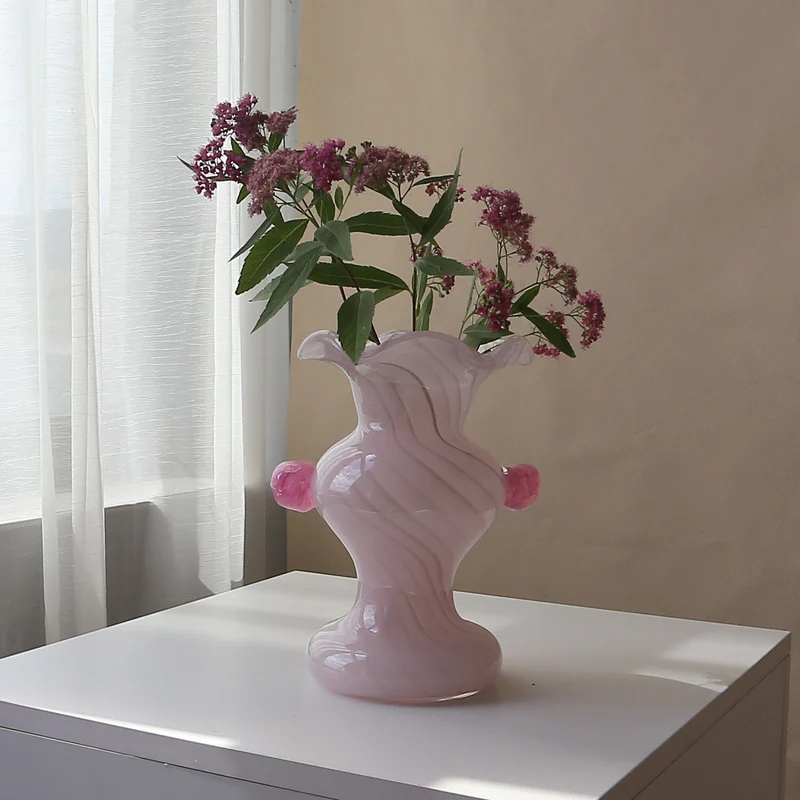 Skulpturale gewellte Kunstglas Dekovase Karnz
