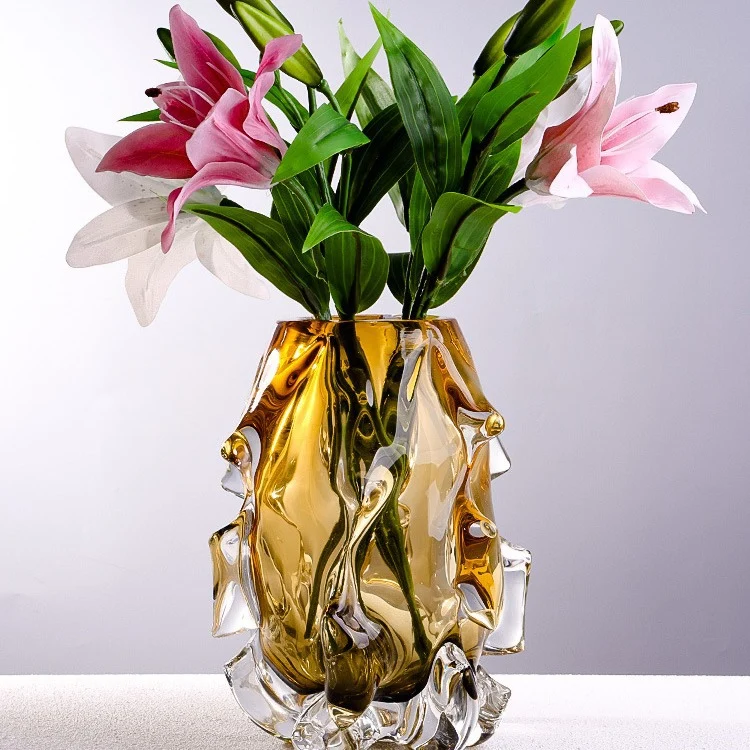 Handgefertigte skulpturale Vase mit geschmolzenem Rand aus dickem Glas Karnz