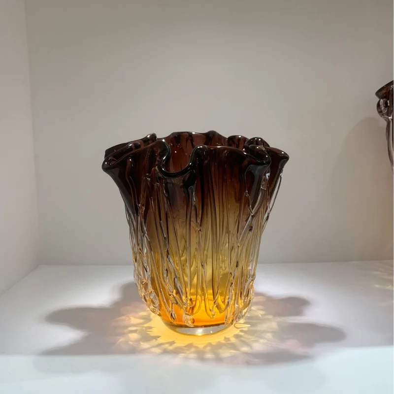 Handgefertigtes Texturiertes Vase Set mit Rüschenrand aus Gradient-Glas Karnz