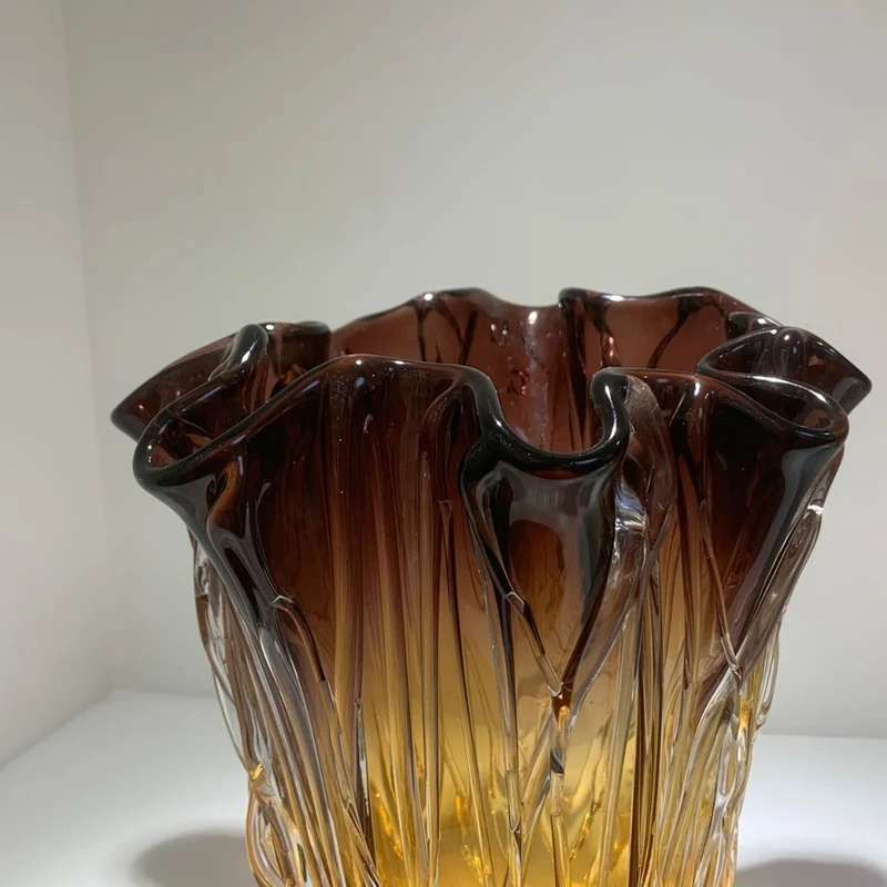 Handgefertigtes Texturiertes Vase Set mit Rüschenrand aus Gradient-Glas Karnz