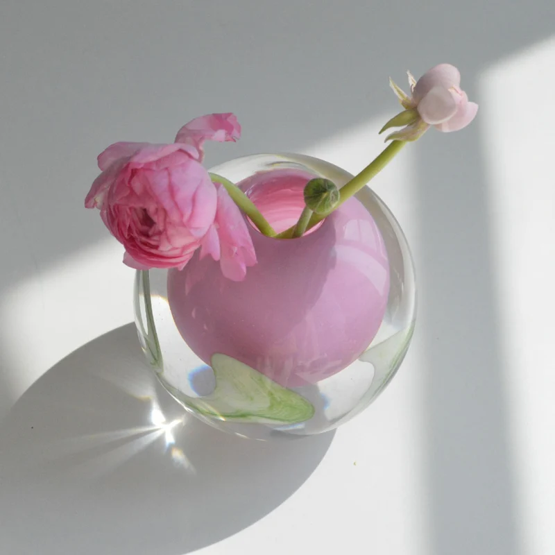 Mouthblown encased glass Budvase mit skulpturalen Blüteneinschlüssen Karnz